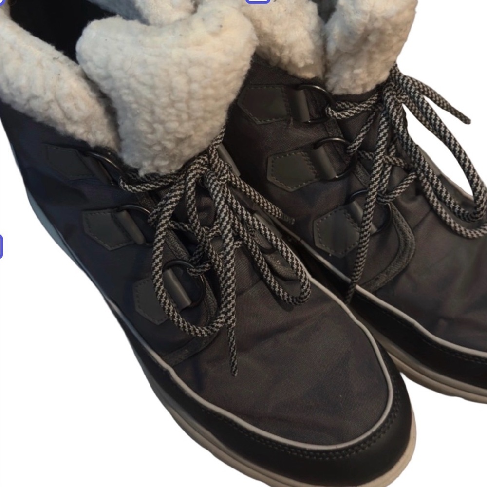 “10” Sorel Women's Winter Boots - Black and Gray (Labeled size 11 / Fit like 10)